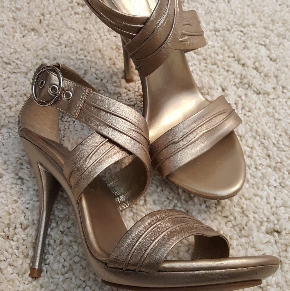 Aldo Gold Leather Heel Buckle Closure Size 7 - Picture 1 of 7